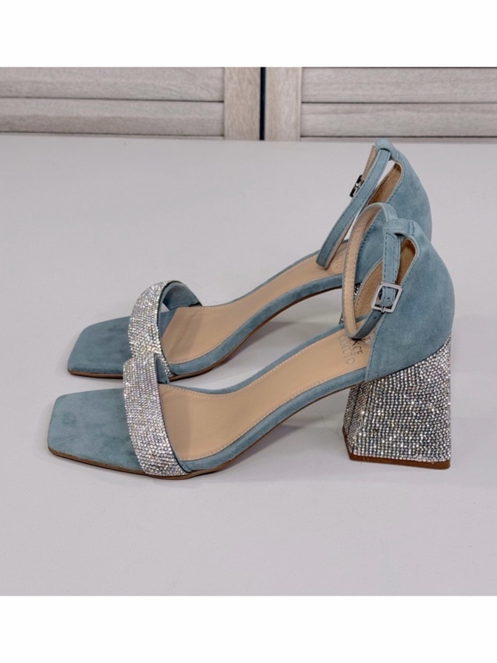 VINCE CAMUTO Kreteli Suede Embellished Block Heel Sandal Shaded Spruce-9M/40